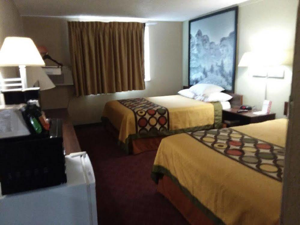 Super 8 By Wyndham Sioux Falls Near Convention Center ภายนอก รูปภาพ