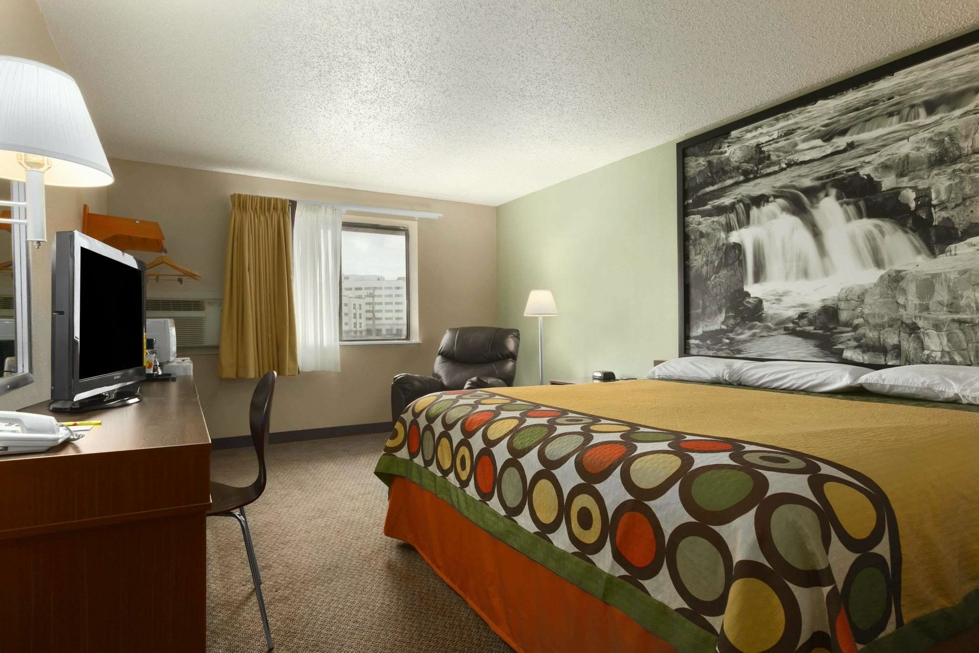 Super 8 By Wyndham Sioux Falls Near Convention Center ภายนอก รูปภาพ
