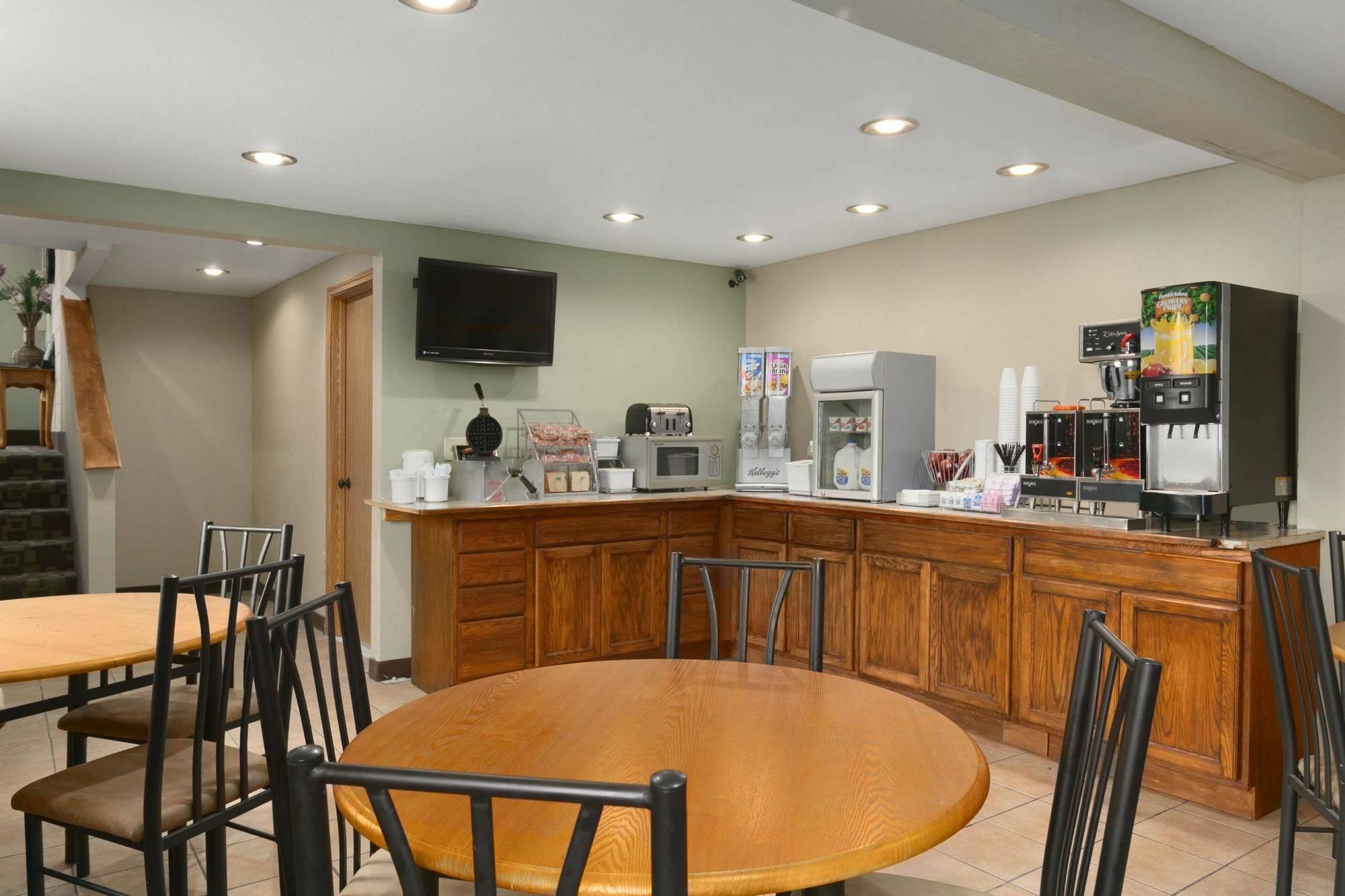 Super 8 By Wyndham Sioux Falls Near Convention Center ภายนอก รูปภาพ